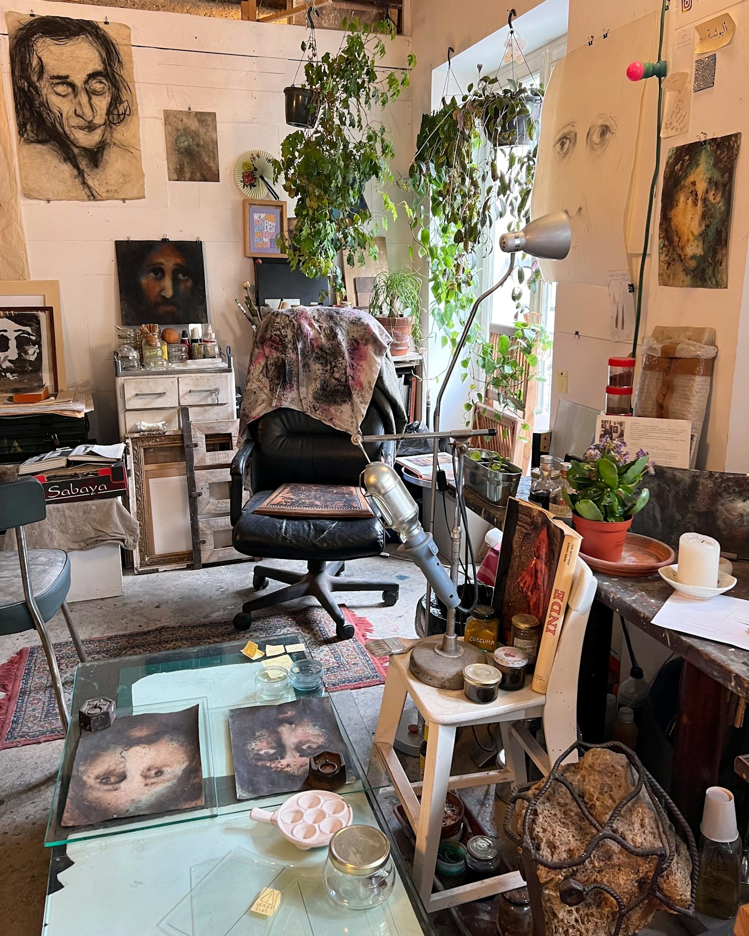 Budowanie relacji między artystą a galerią sztuki